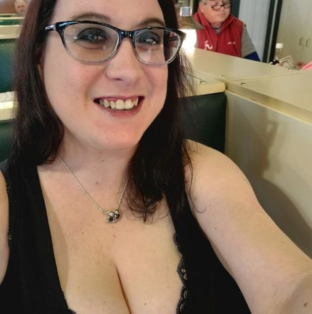 Meet your Posher, Courtnee